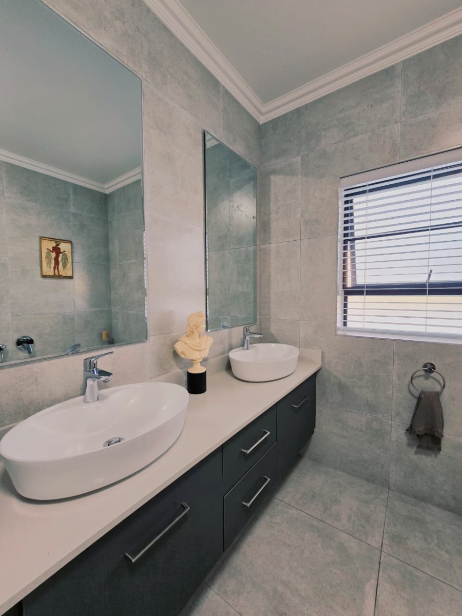 3 Bedroom Property for Sale in Welgelegen Western Cape